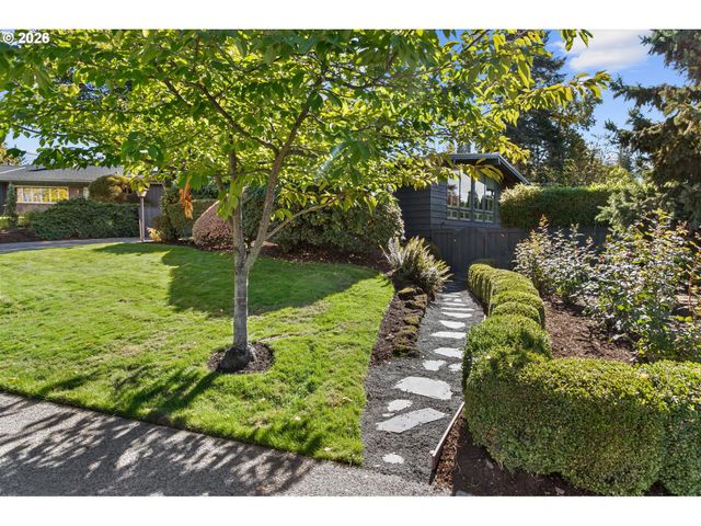 6780 Sw DOVER St, Portland, OR 97225