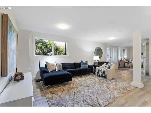 6780 Sw DOVER St, Portland, OR 97225