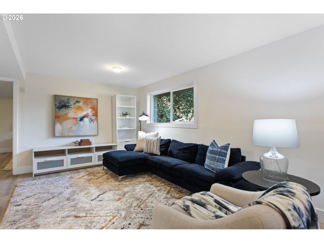 6780 Sw DOVER St, Portland, OR 97225