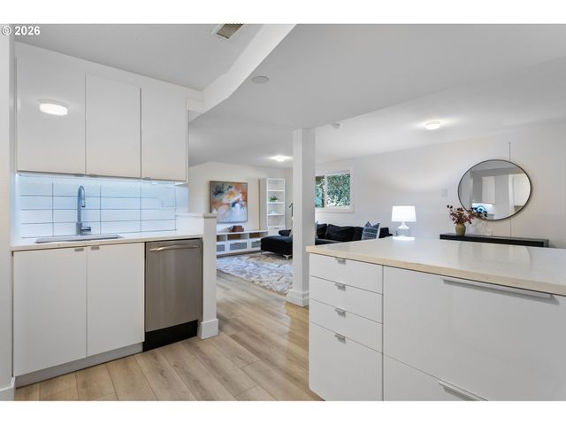 6780 Sw DOVER St, Portland, OR 97225
