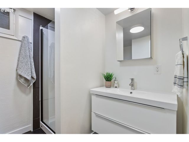 6780 Sw DOVER St, Portland, OR 97225