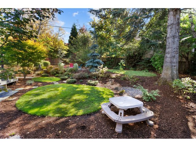 6780 Sw DOVER St, Portland, OR 97225