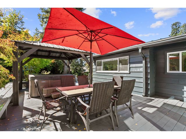 6780 Sw DOVER St, Portland, OR 97225