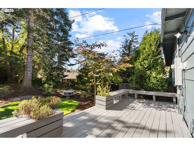 6780 Sw DOVER St, Portland, OR 97225