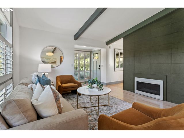 6780 Sw DOVER St, Portland, OR 97225
