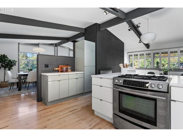 6780 Sw DOVER St, Portland, OR 97225
