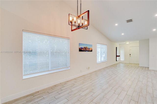 1121 Golden Cane Dr, Weston, FL 33327