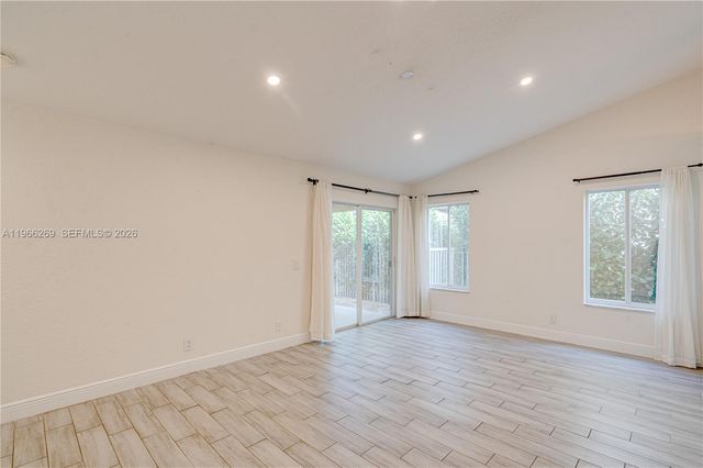 1121 Golden Cane Dr, Weston, FL 33327