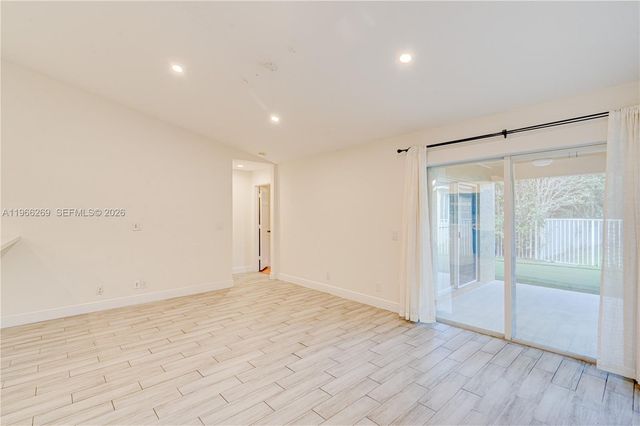 1121 Golden Cane Dr, Weston, FL 33327