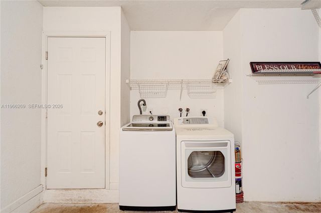 1121 Golden Cane Dr, Weston, FL 33327