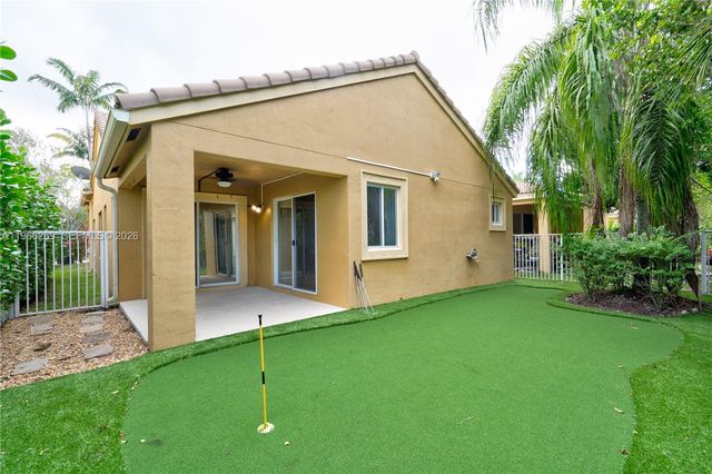 1121 Golden Cane Dr, Weston, FL 33327