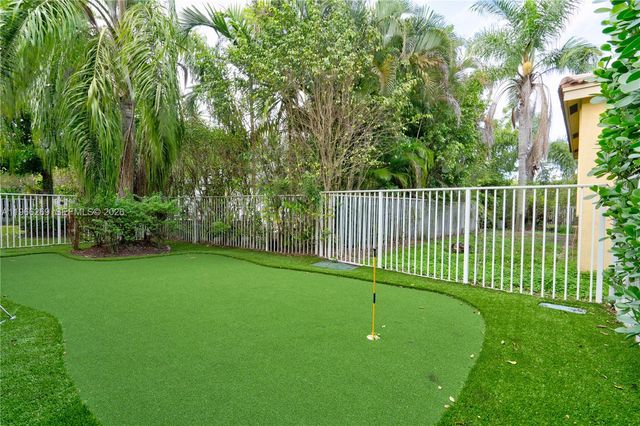 1121 Golden Cane Dr, Weston, FL 33327