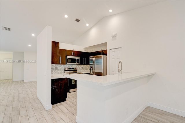 1121 Golden Cane Dr, Weston, FL 33327