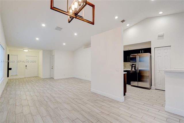 1121 Golden Cane Dr, Weston, FL 33327