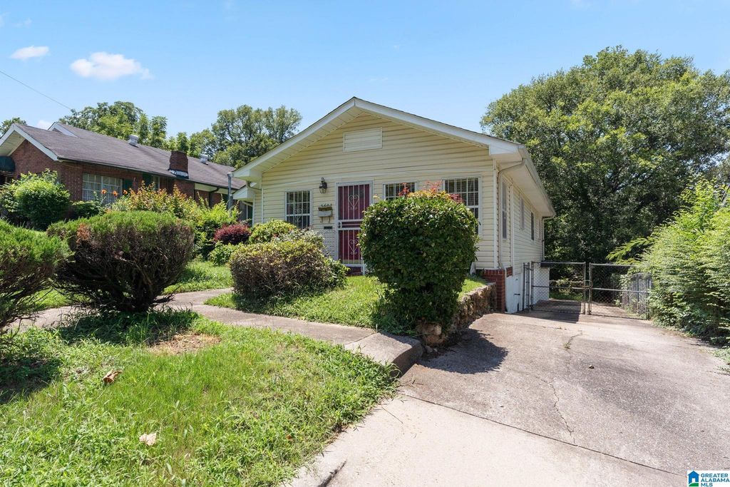 5607 AVENUE E, Fairfield, AL 35064
