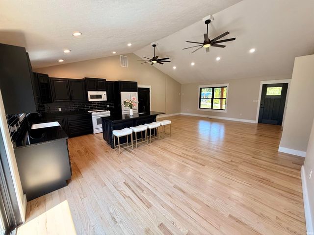 125 Bennett Road, Bedford, IN 47421