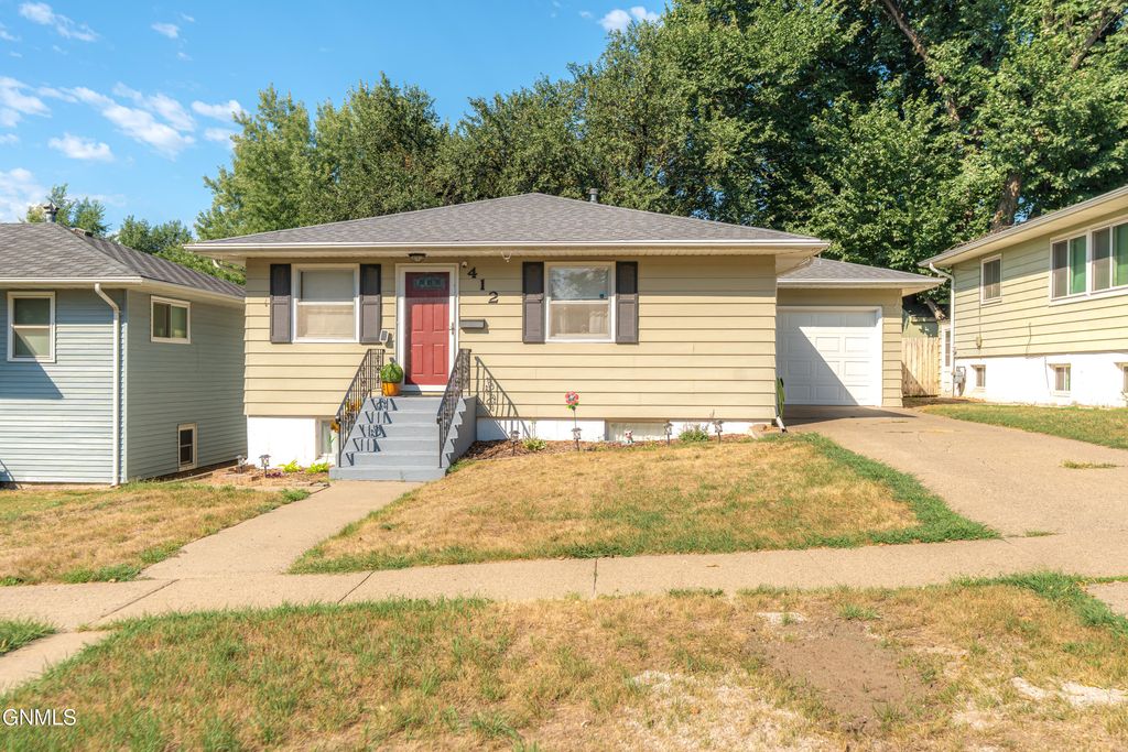 412 23rd Street, Bismarck, ND 58501 photo 4