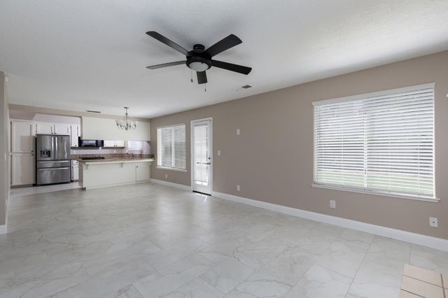 953 E Buckhill Road, Fresno, CA 93720