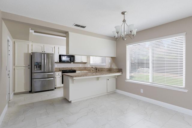 953 E Buckhill Road, Fresno, CA 93720