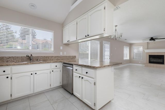 953 E Buckhill Road, Fresno, CA 93720