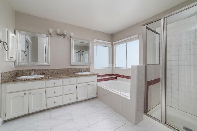 953 E Buckhill Road, Fresno, CA 93720