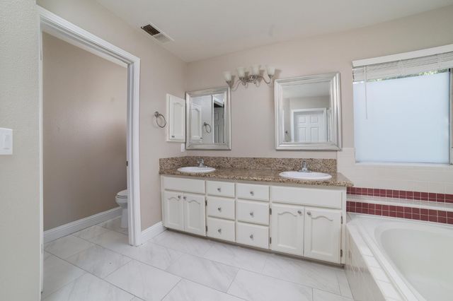 953 E Buckhill Road, Fresno, CA 93720