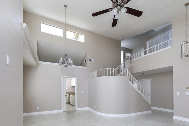 953 E Buckhill Road, Fresno, CA 93720