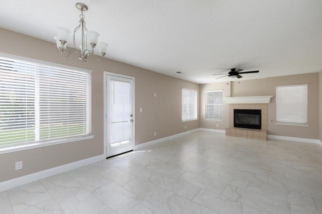 953 E Buckhill Road, Fresno, CA 93720