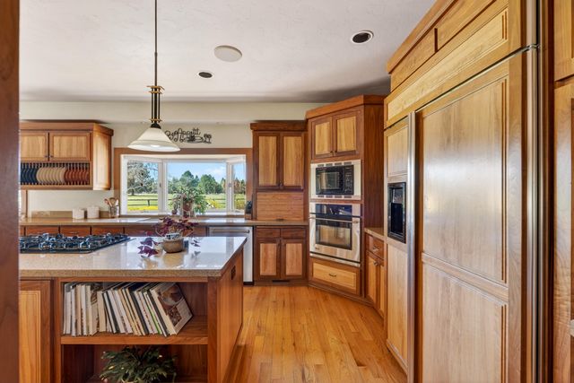 60350 Arnold Market Road, Bend, OR 97702