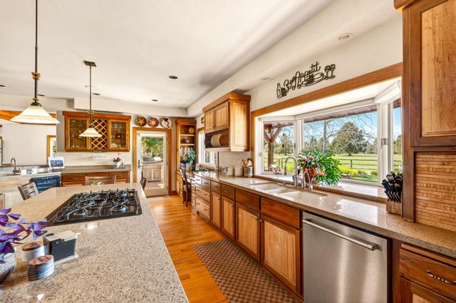 60350 Arnold Market Road, Bend, OR 97702