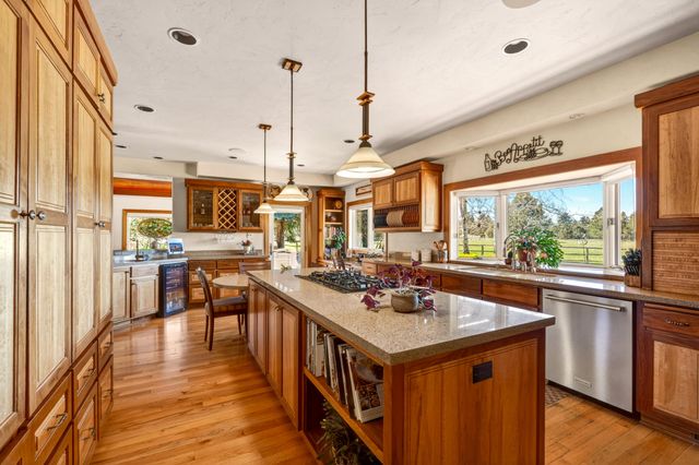60350 Arnold Market Road, Bend, OR 97702