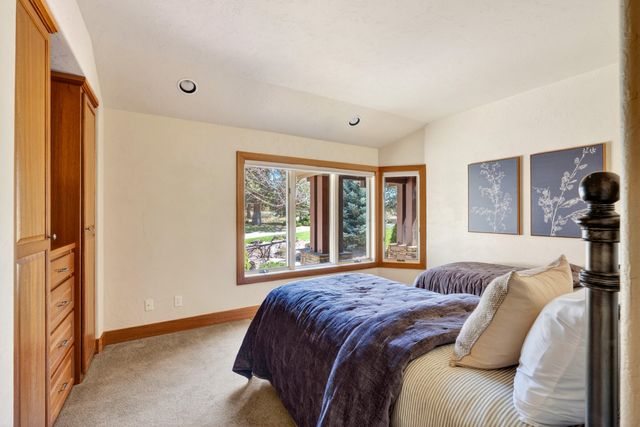 60350 Arnold Market Road, Bend, OR 97702