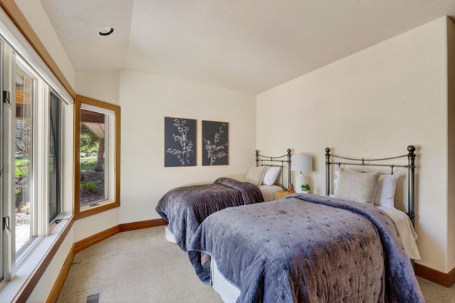 60350 Arnold Market Road, Bend, OR 97702