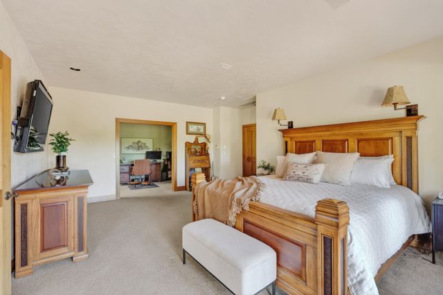 60350 Arnold Market Road, Bend, OR 97702