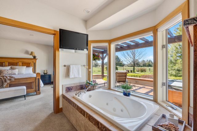 60350 Arnold Market Road, Bend, OR 97702