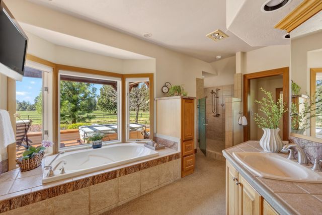 60350 Arnold Market Road, Bend, OR 97702