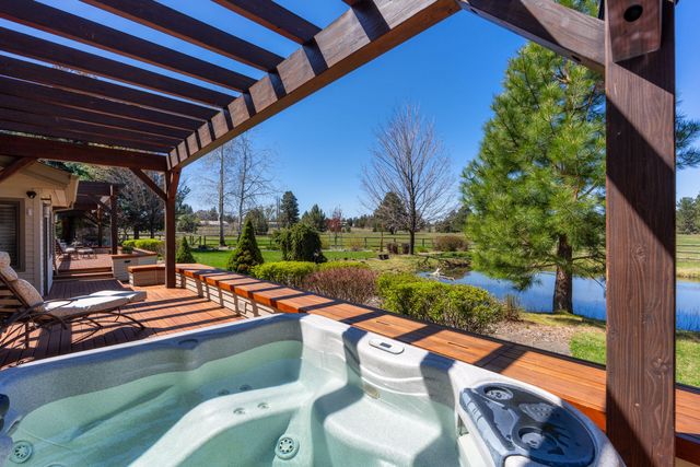 60350 Arnold Market Road, Bend, OR 97702