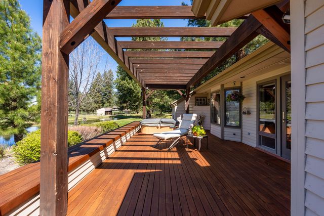 60350 Arnold Market Road, Bend, OR 97702
