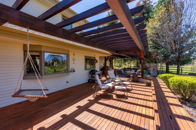 60350 Arnold Market Road, Bend, OR 97702