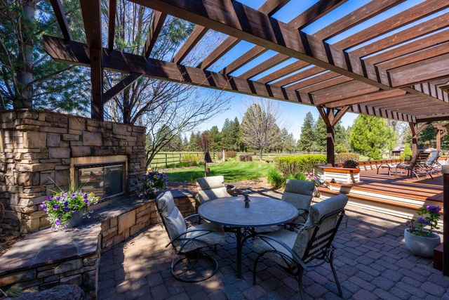 60350 Arnold Market Road, Bend, OR 97702