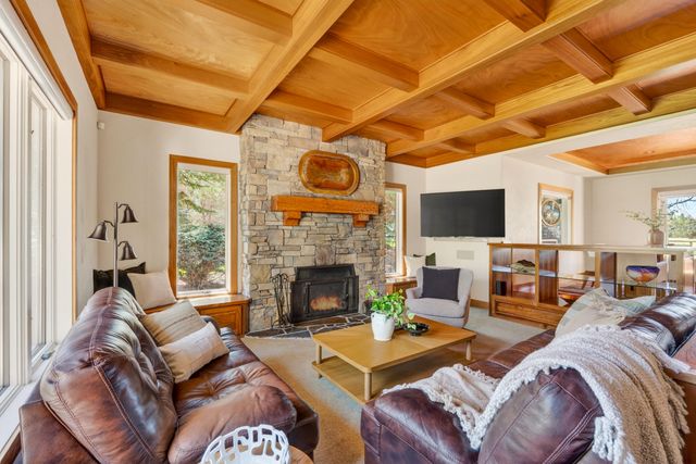 60350 Arnold Market Road, Bend, OR 97702