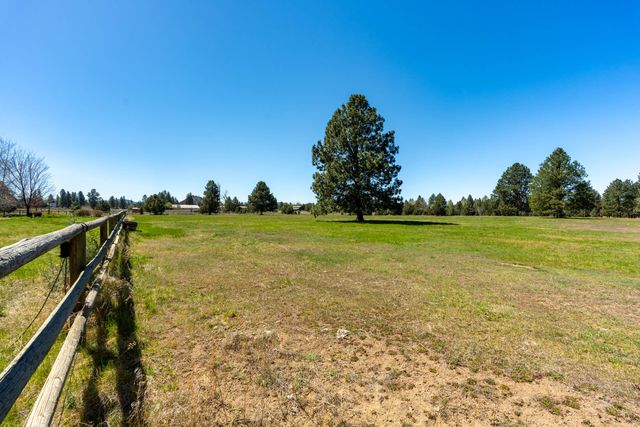 60350 Arnold Market Road, Bend, OR 97702
