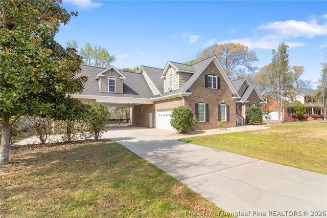 417 Foxwood Drive, Hope Mills, NC 28348