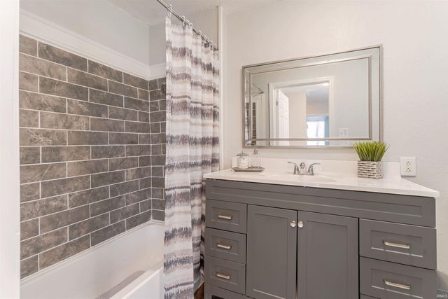 3016 Hartmetz Avenue, Evansville, IN 47712