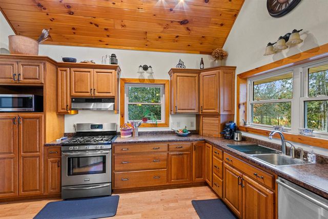 8840 SPRING LAKE ROAD, Amherst, WI 54406