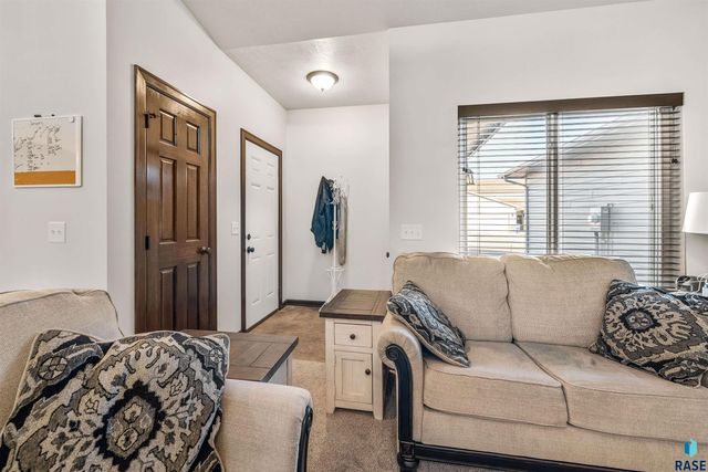 9052 W Wisdom Pl Place, Sioux Falls, SD 57106