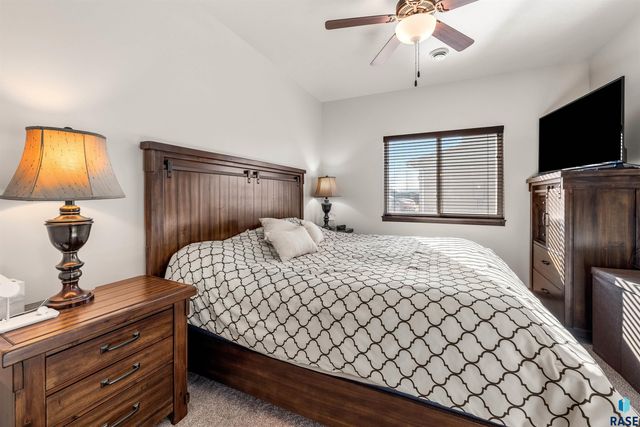 9052 W Wisdom Pl Place, Sioux Falls, SD 57106