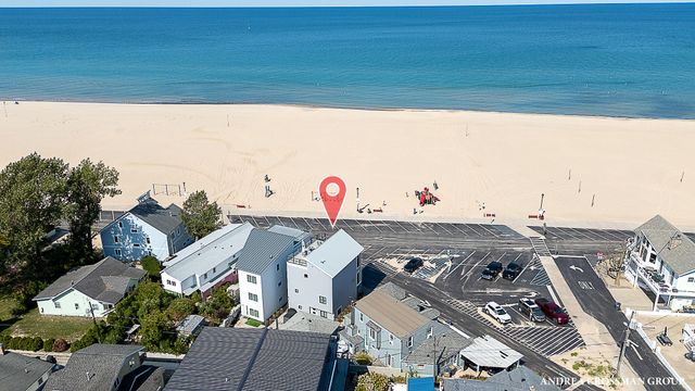 78 Esplanade Place, South Haven City, MI 49090