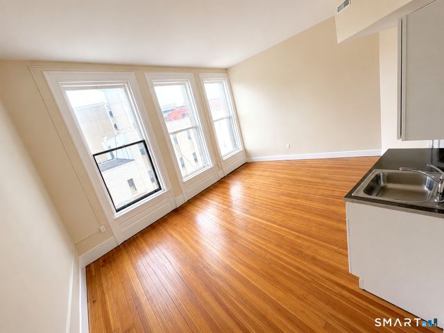 105 Bank Street 2E, Waterbury, CT 06702