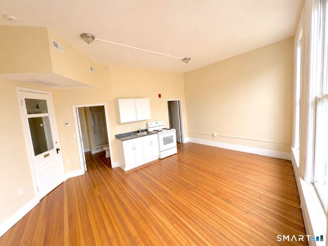 105 Bank Street 2E, Waterbury, CT 06702